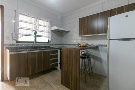 Casa à venda com 120m², 2 quartos e 2 vagas Casa à venda com 120m², 2 quartos e 2 vagasCozinha