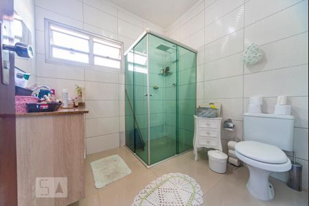 Casa à venda com 215m², 3 quartos e 7 vagasBanheiro do Quarto 1