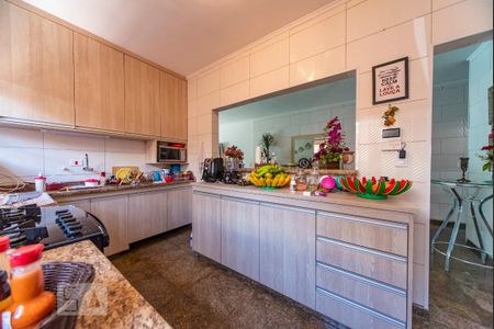 Casa à venda com 215m², 3 quartos e 7 vagasCozinha