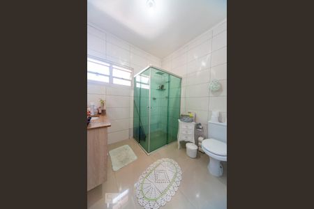 Casa à venda com 215m², 3 quartos e 7 vagasBanheiro do Quarto 1