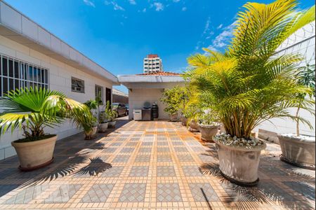 Casa à venda com 215m², 3 quartos e 7 vagasQuintal