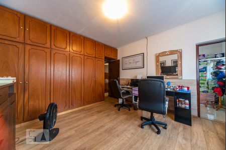 Casa à venda com 215m², 3 quartos e 7 vagasQuarto 2