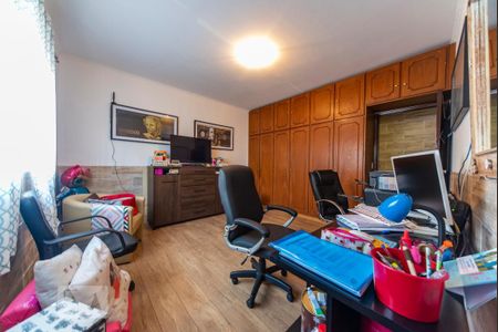 Casa à venda com 215m², 3 quartos e 7 vagasQuarto 2