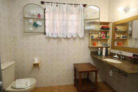 Casa para alugar com 486m², 5 quartos e 3 vagas Casa para alugar com 486m², 5 quartos e 3 vagasBanheiro da Suíte 2