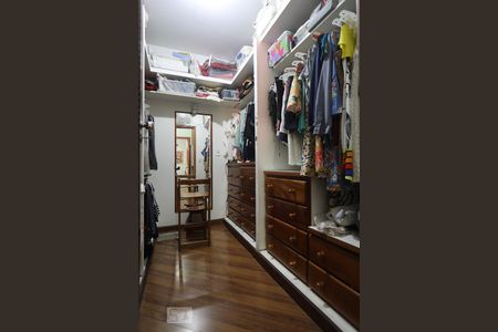 Casa para alugar com 486m², 5 quartos e 3 vagas Casa para alugar com 486m², 5 quartos e 3 vagasCloset da Suíte 1