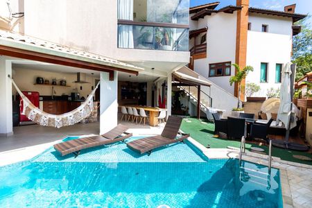 Casa à venda com 700m², 3 quartos e 6 vagas Casa à venda com 700m², 3 quartos e 6 vagasChurrasqueira, Piscina e Bar
