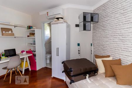 Casa à venda com 700m², 3 quartos e 6 vagas Casa à venda com 700m², 3 quartos e 6 vagasSuíte 3
