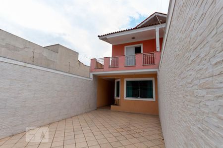 Casa à venda com 143m², 3 quartos e 2 vagas Casa à venda com 143m², 3 quartos e 2 vagasFachada