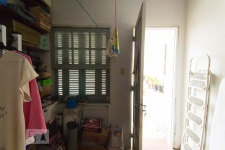 Casa à venda com 180m², 3 quartos e 6 vagasQuarto Serviço