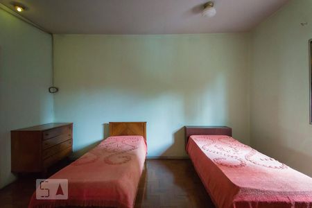 Casa à venda com 180m², 3 quartos e 6 vagasQuarto 2 - Suíte