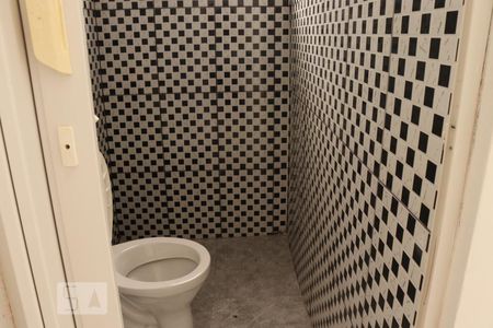 Banheiro de casa para alugar com 1 quarto, 18m² em Vila das Mercês, São Paulo