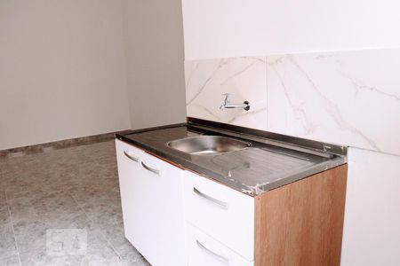 Kitnet de casa para alugar com 1 quarto, 18m² em Vila das Mercês, São Paulo