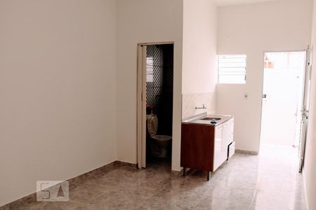 Kitnet de casa para alugar com 1 quarto, 18m² em Vila das Mercês, São Paulo