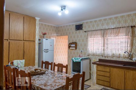 Casa à venda com 179m², 2 quartos e 2 vagas Casa à venda com 179m², 2 quartos e 2 vagasCozinha