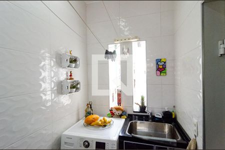 Casa à venda com 153m², 3 quartos e 2 vagas Casa à venda com 153m², 3 quartos e 2 vagasLavanderia Casa 1