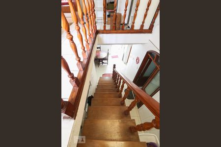 Casa à venda com 205m², 4 quartos e 2 vagasEscada