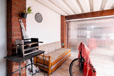 Casa à venda com 212m², 3 quartos e 4 vagas Casa à venda com 212m², 3 quartos e 4 vagasGaragem Frente