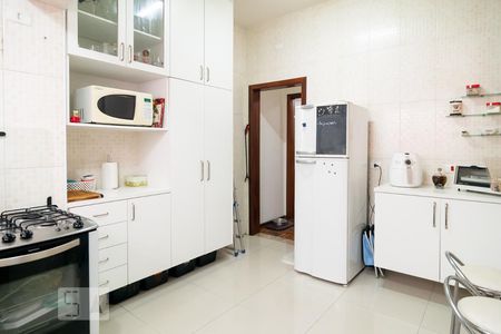 Casa à venda com 212m², 3 quartos e 4 vagas Casa à venda com 212m², 3 quartos e 4 vagasCozinha