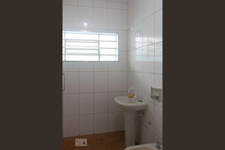 Casa à venda com 140m², 4 quartos e 2 vagasDetalhe banheiro 1