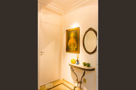 Apartamento à venda com 270m², 4 quartos e 3 vagas Apartamento à venda com 270m², 4 quartos e 3 vagasHall de Entrada