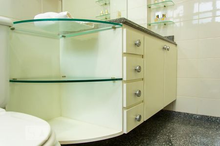 Apartamento à venda com 270m², 4 quartos e 3 vagas Apartamento à venda com 270m², 4 quartos e 3 vagasBanheiro da Suíte 2 - Armários