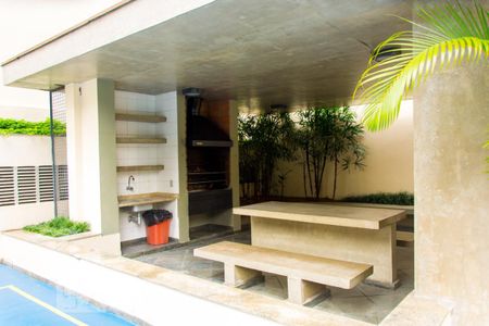 Apartamento à venda com 270m², 4 quartos e 3 vagas Apartamento à venda com 270m², 4 quartos e 3 vagasÁrea comum - Churrasqueira