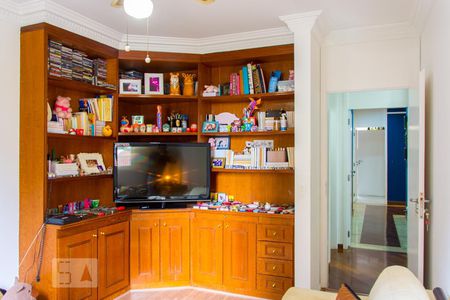 Apartamento à venda com 270m², 4 quartos e 3 vagas Apartamento à venda com 270m², 4 quartos e 3 vagasSala de TV