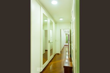 Apartamento à venda com 270m², 4 quartos e 3 vagas Apartamento à venda com 270m², 4 quartos e 3 vagasCloset do Quarto 1