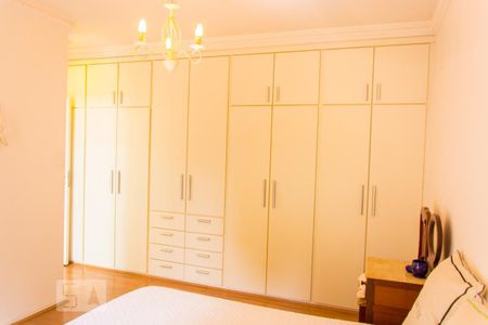 Apartamento à venda com 270m², 4 quartos e 3 vagas Apartamento à venda com 270m², 4 quartos e 3 vagasQuarto 3 - Armários