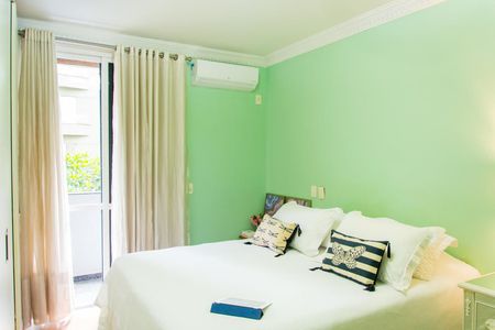 Apartamento à venda com 270m², 4 quartos e 3 vagas Apartamento à venda com 270m², 4 quartos e 3 vagasQuarto 1 - Suíte Master