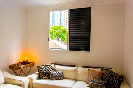 Apartamento à venda com 270m², 4 quartos e 3 vagas Apartamento à venda com 270m², 4 quartos e 3 vagasSala de TV