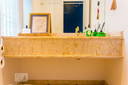 Apartamento à venda com 270m², 4 quartos e 3 vagas Apartamento à venda com 270m², 4 quartos e 3 vagasLavabo