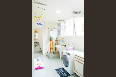 Apartamento à venda com 270m², 4 quartos e 3 vagas Apartamento à venda com 270m², 4 quartos e 3 vagasÁrea de Serviço