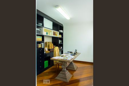 Apartamento à venda com 270m², 4 quartos e 3 vagas Apartamento à venda com 270m², 4 quartos e 3 vagasEscritório