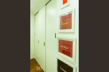 Apartamento à venda com 270m², 4 quartos e 3 vagas Apartamento à venda com 270m², 4 quartos e 3 vagasCloset do Quarto 1