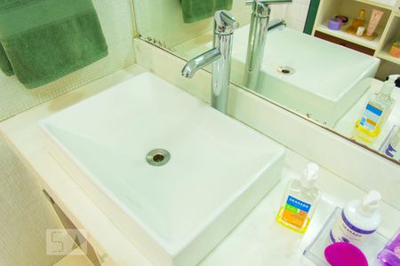 Apartamento à venda com 270m², 4 quartos e 3 vagas Apartamento à venda com 270m², 4 quartos e 3 vagasBanheiro da Suíte Master - Pia 2