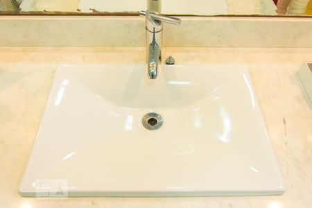 Apartamento à venda com 270m², 4 quartos e 3 vagas Apartamento à venda com 270m², 4 quartos e 3 vagasBanheiro da Suíte Master Pia