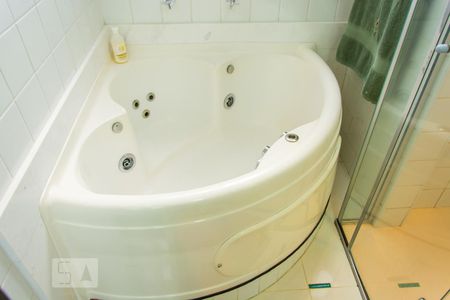 Apartamento à venda com 270m², 4 quartos e 3 vagas Apartamento à venda com 270m², 4 quartos e 3 vagasBanheiro da Suíte Master - Banheira