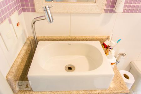 Apartamento à venda com 70m², 2 quartos e 2 vagas Apartamento à venda com 70m², 2 quartos e 2 vagasBanheiro da Suíte - Pia