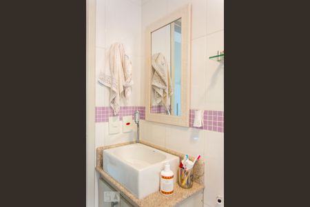 Apartamento à venda com 70m², 2 quartos e 2 vagas Apartamento à venda com 70m², 2 quartos e 2 vagasBanheiro da Suíte