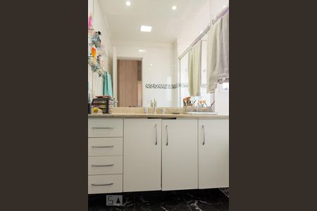 Apartamento à venda com 146m², 3 quartos e 2 vagas Apartamento à venda com 146m², 3 quartos e 2 vagasBanheiro do Quarto 1