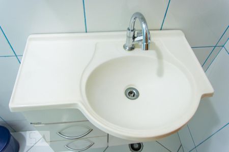 Casa à venda com 170m², 3 quartos e 6 vagasBanheiro da Suíte 2 - Pia