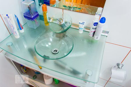 Casa à venda com 170m², 3 quartos e 6 vagasBanheiro da Suíte 1 - Pia