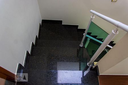 Casa à venda com 170m², 3 quartos e 6 vagasEscadas