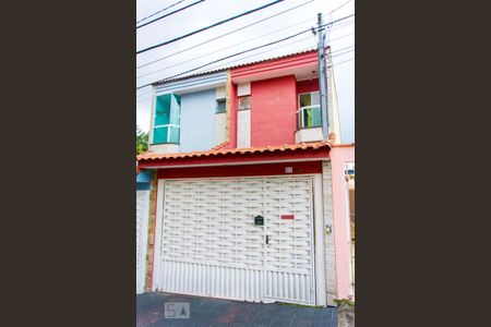 Casa à venda com 170m², 3 quartos e 6 vagasFachada