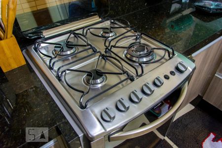 Casa à venda com 170m², 3 quartos e 6 vagasCozinha - Fogão