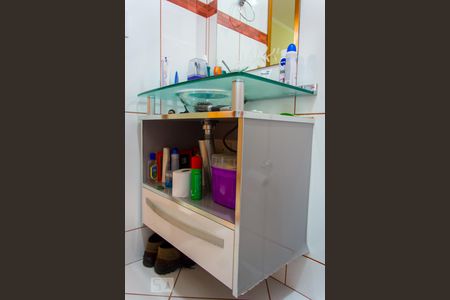 Casa à venda com 170m², 3 quartos e 6 vagasBanheiro da Suíte 1 - Armário