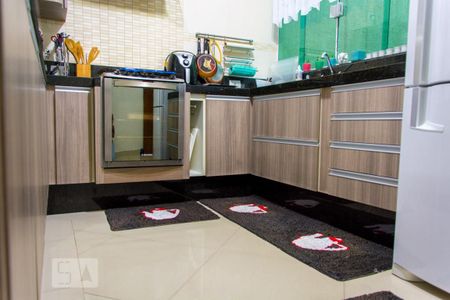 Casa à venda com 170m², 3 quartos e 6 vagasCozinha - Armários