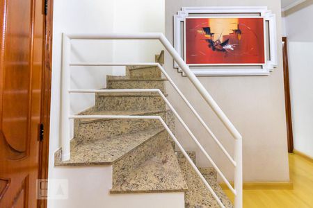 Casa à venda com 125m², 3 quartos e 4 vagasEscada