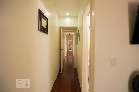 Casa à venda com 167m², 4 quartos e 4 vagas Casa à venda com 167m², 4 quartos e 4 vagasCorredor